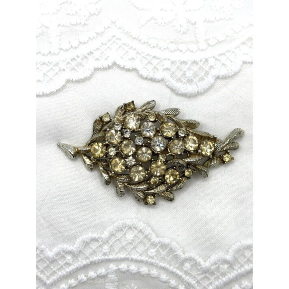 VTG Rhinestone Brooch Clear Round Stones Leaf Shape J1-3018 - Picture 2 of 9